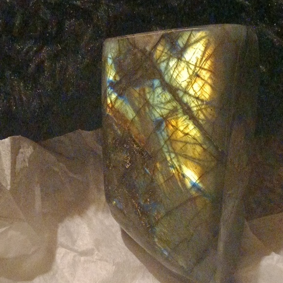 Large free form Labradorite - Picture 3 of 3